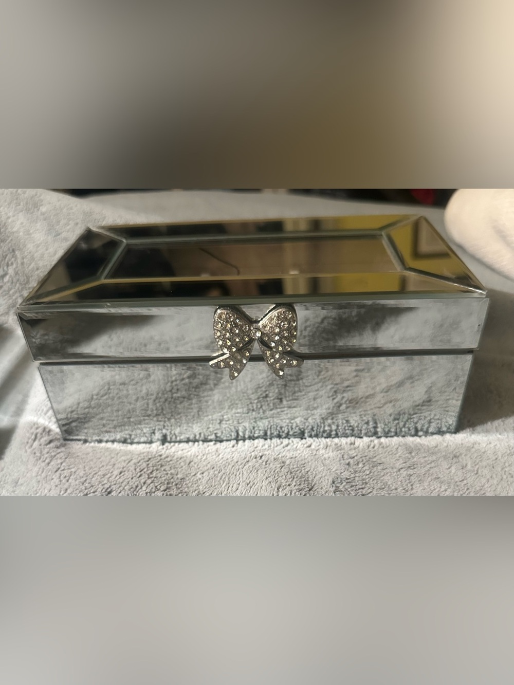 Rachel Zoe Silver Bow Key & Card Holder Accent with Crystal Detailing